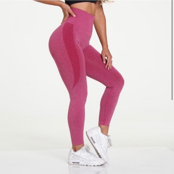 NWT NVGTN Crimson Seamless Leggings - Picture 2 of 3